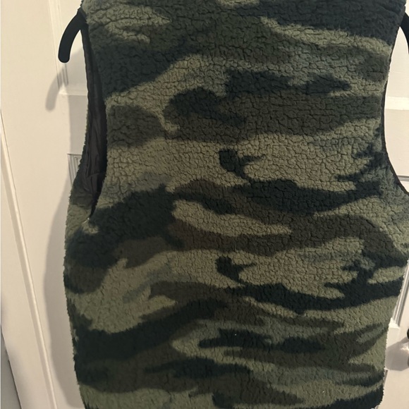 NWOT! Abercrombie kids camouflage reversible vest! - Picture 3 of 4